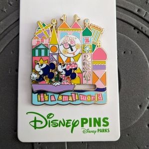 Disneyland small world Minnie and Mickey pin with sliding feature